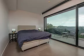 Detached Modern Villa with Superb Sea Views