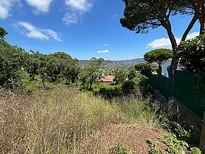 Land with beautiful views in Calonge