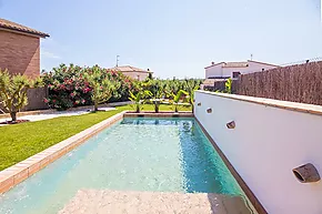 Casa independiente con piscina en Vall-llobrega