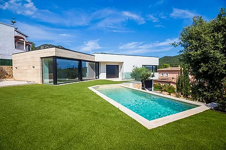 Beautiful brand new villa in Roca de Malvet