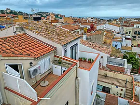 Casa adossada a Sant Feliu de Guixols