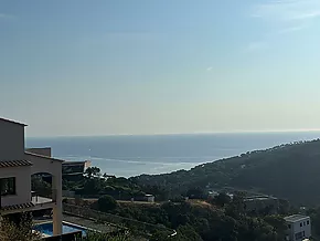 Terreno con preciosas vistas al mar en Begur