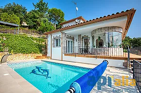 Maison moderne avec vue sur la mer à Calonge