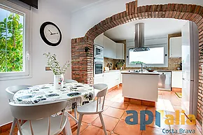 Maison moderne avec vue sur la mer à Calonge