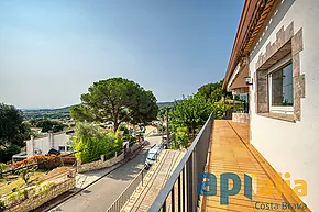 Maison moderne avec vue sur la mer à Calonge