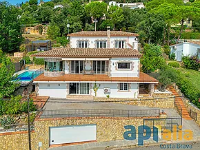 Maison moderne avec vue sur la mer à Calonge