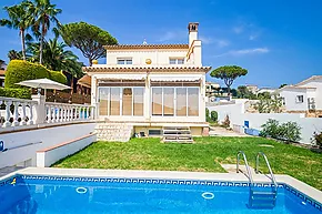 Villa individuelle de 4 chambres avec piscine et vue sur la mer