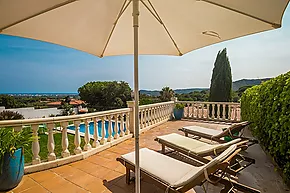 Villa individuelle de 4 chambres avec piscine et vue sur la mer