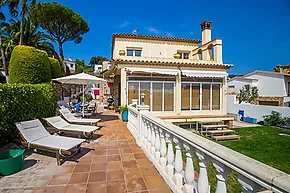 Villa individuelle de 4 chambres avec piscine et vue sur la mer