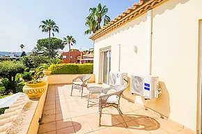 Villa individuelle de 4 chambres avec piscine et vue sur la mer