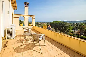 Villa individuelle de 4 chambres avec piscine et vue sur la mer