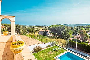 Villa individuelle de 4 chambres avec piscine et vue sur la mer