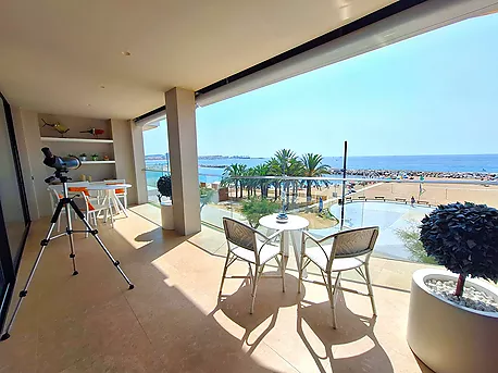 Magnificent modern apartment on the first line in Sant Antoni de Calonge