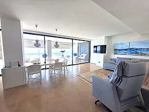 Magnificent modern apartment on the first line in Sant Antoni de Calonge