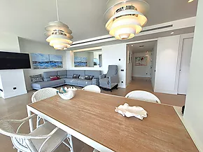 Magnificent modern apartment on the first line in Sant Antoni de Calonge