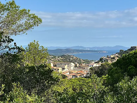 Terreno con preciosas vistas en Begur