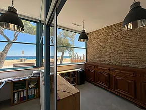 Renovated commercial unit on the first line of Platja d'Aro