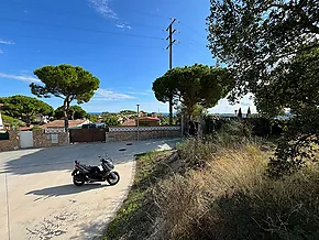 Terreno con preciosas vistas verdes en Platja d'Aro