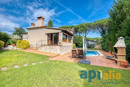 Lovely rustic villa in the Golf of Santa Cristina d'Aro