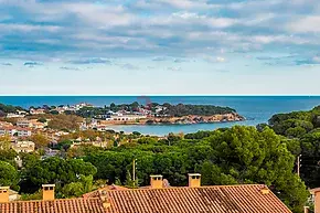 Casa adossada amb vistes a Sant Feliu de Guíxols